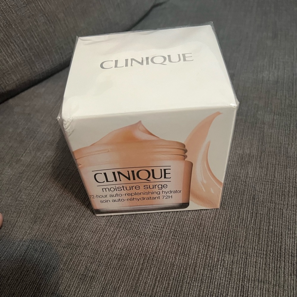 Clinique moisture surge